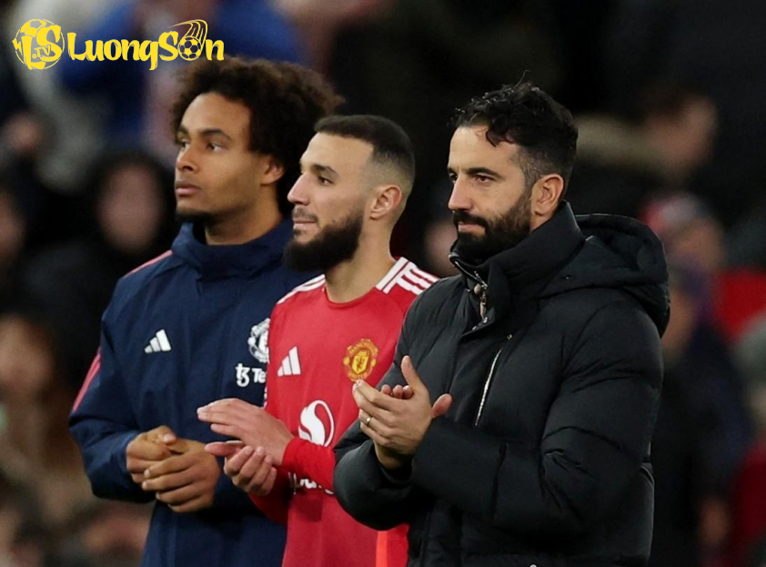 Manchester United đối diện với thời điểm khó khăn nhất nhì lịch sử.